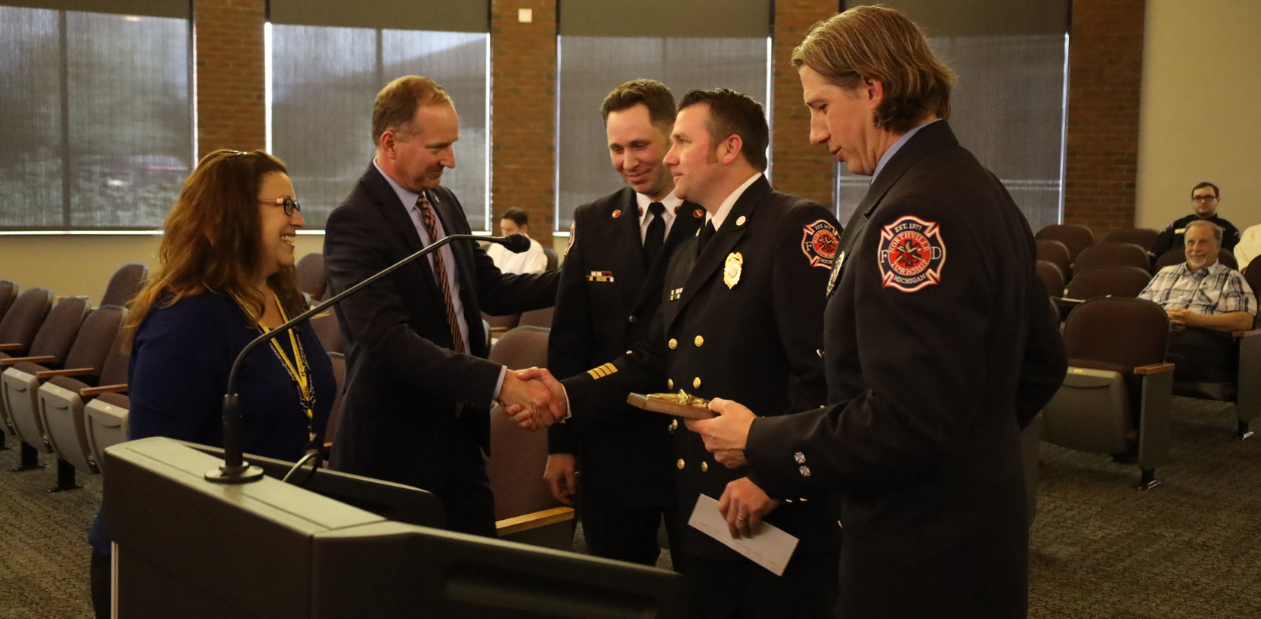 Leland Gayheart award presentation l 1261 x  619